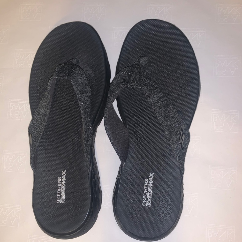 Sketchers Goga Max memory foam size 8